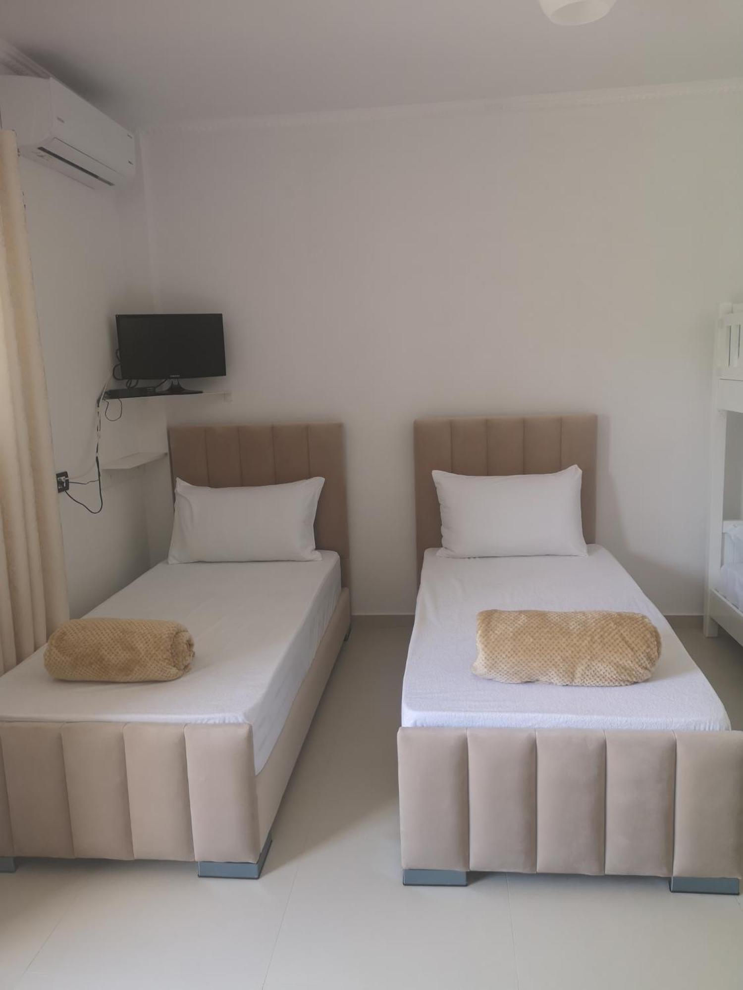 Guest House Emi Берат Екстериор снимка