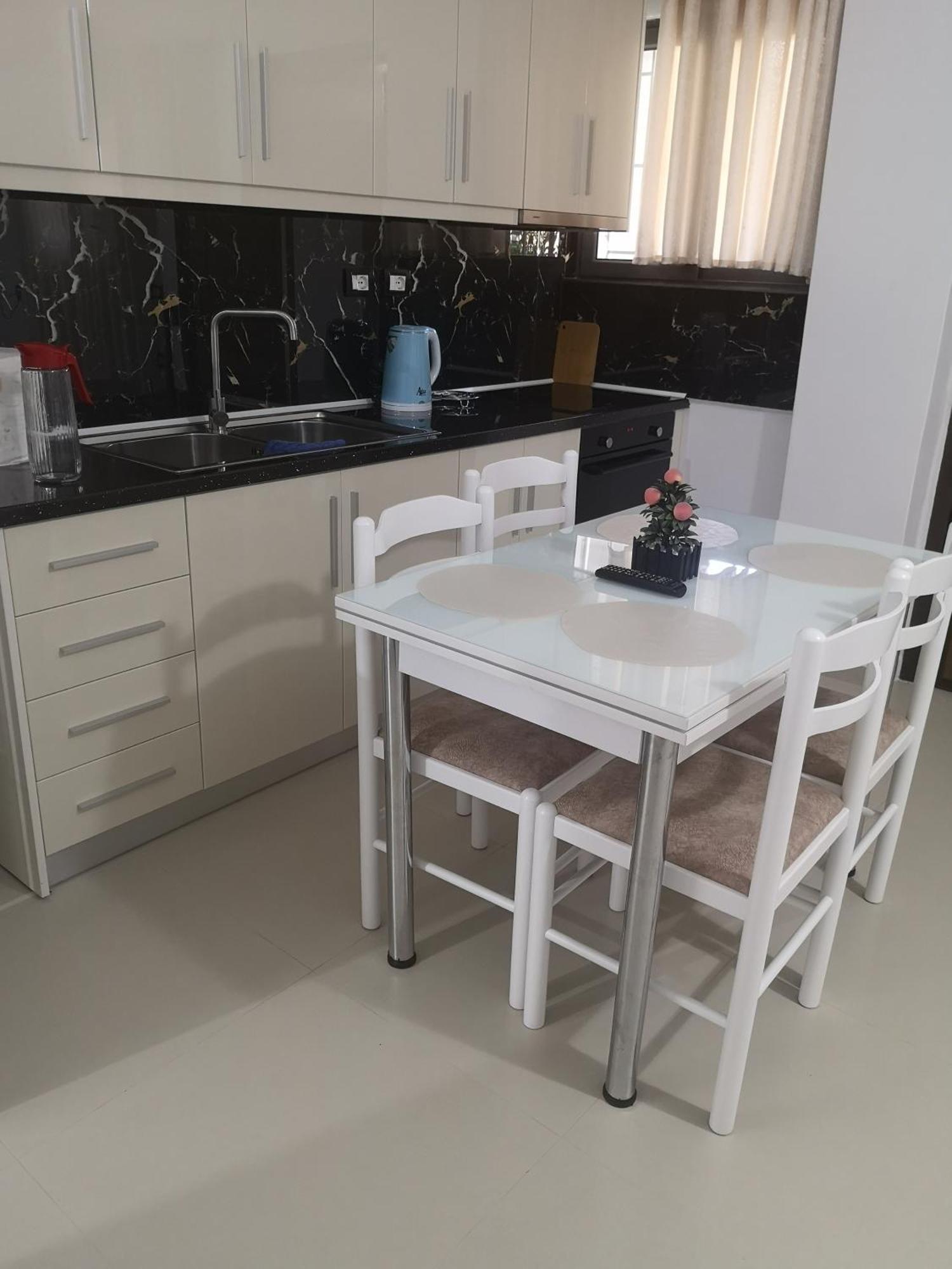 Guest House Emi Берат Екстериор снимка