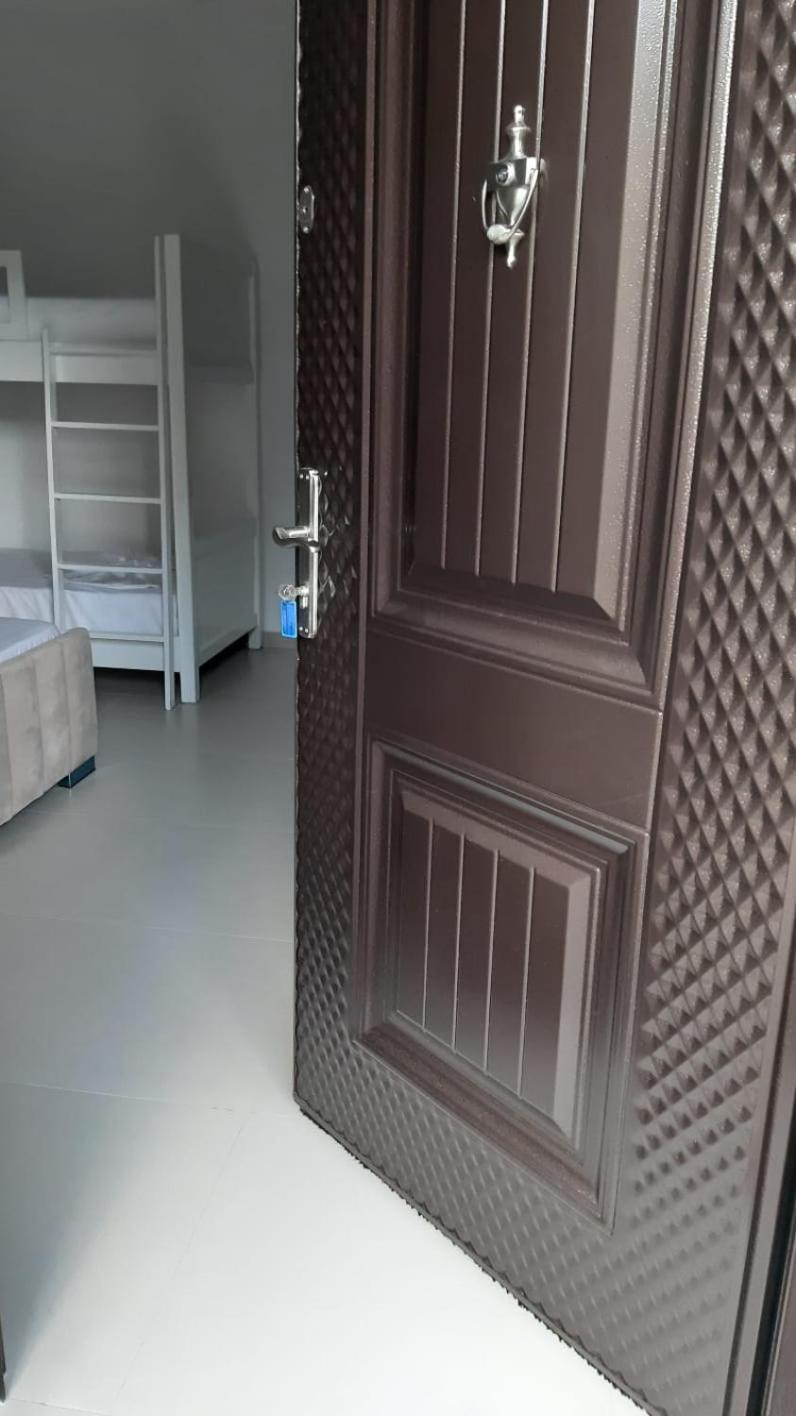 Guest House Emi Берат Екстериор снимка