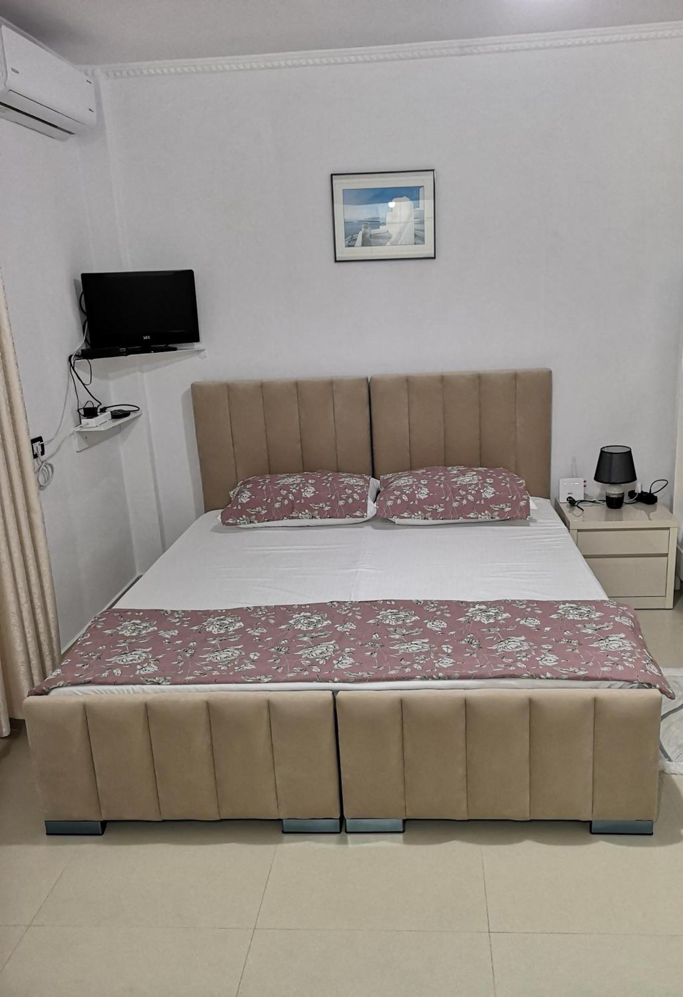 Guest House Emi Берат Екстериор снимка